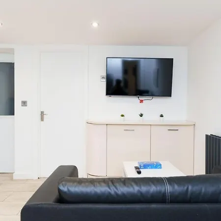 Am To Pm Apartment